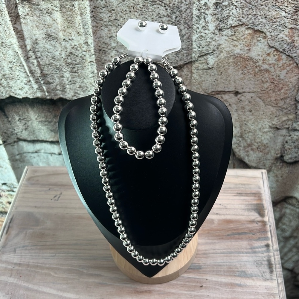 Silver necklace/bracelet/earrings set new necklace is 21” long J20